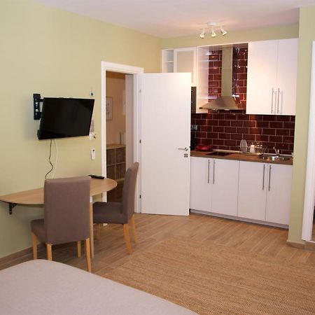 Super Cute & Cozy Mini Studios In City Center Солун Екстериор снимка