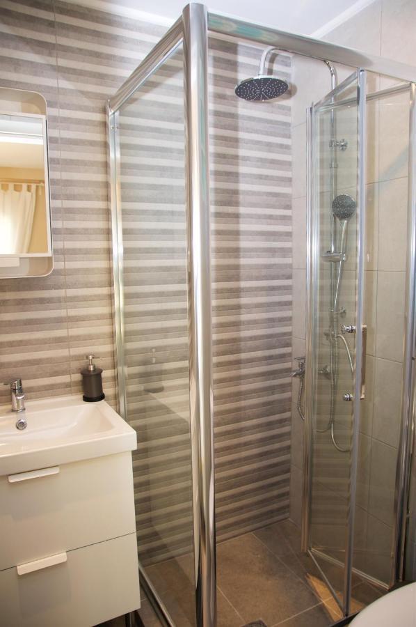 Super Cute & Cozy Mini Studios In City Center Солун Екстериор снимка