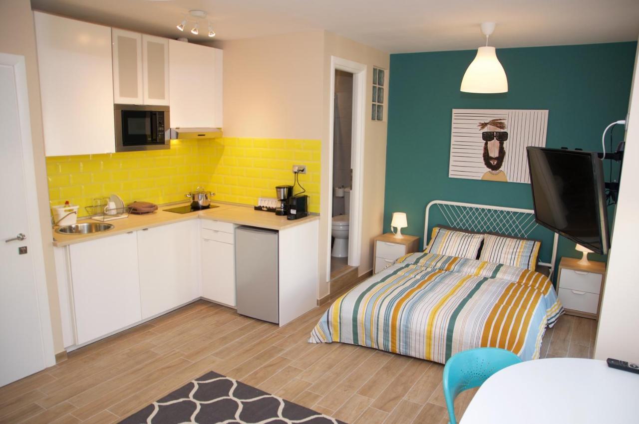 Super Cute & Cozy Mini Studios In City Center Солун Екстериор снимка