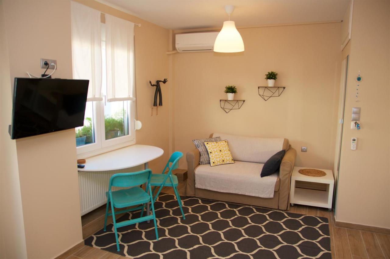 Super Cute & Cozy Mini Studios In City Center Солун Екстериор снимка