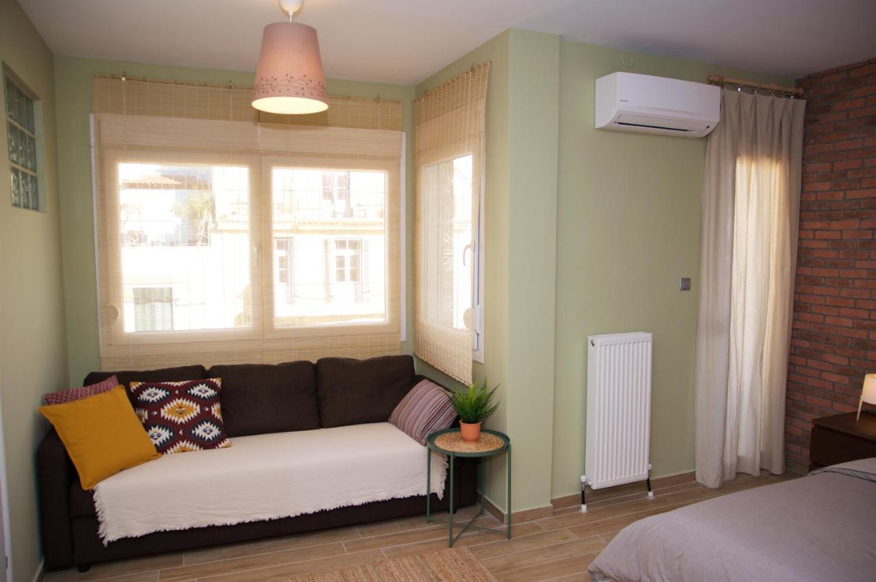 Super Cute & Cozy Mini Studios In City Center Солун Екстериор снимка